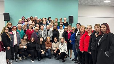 GAZETECİ YAZAR AYŞE SUCU, EDREMİT’TE KADINLARLA BULUŞTU