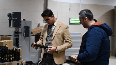Gömeç Kaymakamı Atak'tan Zeytinyağı Üreticilerine Destek Ziyareti