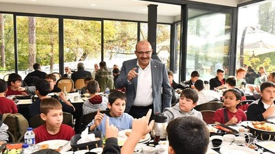 Vali Ustaoğlu, Yıldırım Camii Kur’an Kursu Öğrencileriyle Buluştu