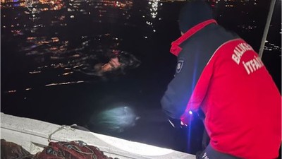 Erdek'te Denize Atlayan Genci Balıkçılar Kurtardı