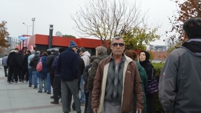 Balıkesir'de Hesaplı Yemeğin Bedeli: Metrelerce Sıra