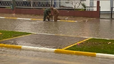 Gönen'de Yağış Sonrası Caddeler Su Doldu