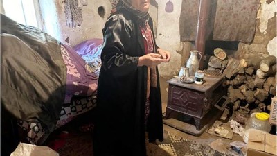 Karesi'deki Engelli Kadın Çöken Evde Yaşıyor!