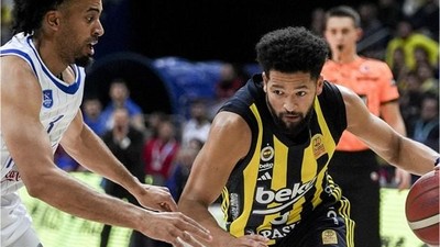 Anadolu Efes İlk Yenilgiyi Fenerbahçe’den Aldı!