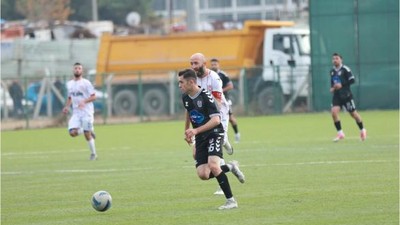 Burhaniye Belediyespor'dan 10 Kişiyle Zafer