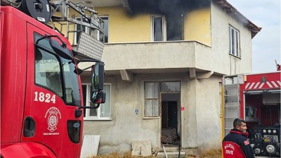 Kepsut'ta 2 Katlı Ev Alev Aldı