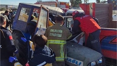 Traktör ve Kamyon Kafa Kafaya Çarpıştı! Çok Sayıda Yaralı Var