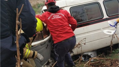 Balıkesir'de Zincirleme Kaza! Çalıntı Minibüste Sıkıştı