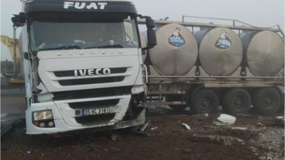 Manyas'ta Kontrolü Kaybeden Tanker Yoldan Çıktı