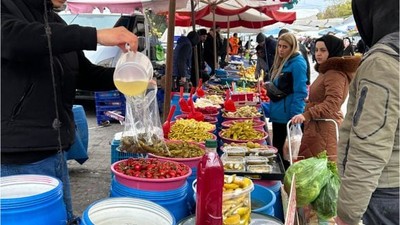 Semt Pazarında Kışın Favorisi Turşu