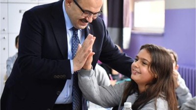 Vali Ustaoğlu İlk Ders Zilini Karesi’de Çaldı!