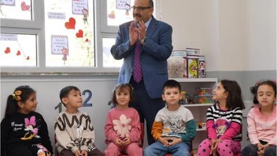 Minik Öğrencilere Vali Desteği