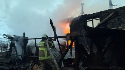 Yangın Yukarıçamlı Köyünde 5 Evi Kül Etti