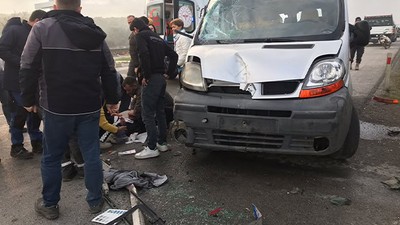 Ayvalık’ta Trafik Kazası, Yaralanan Sürücü Hastaneye Kaldırıldı