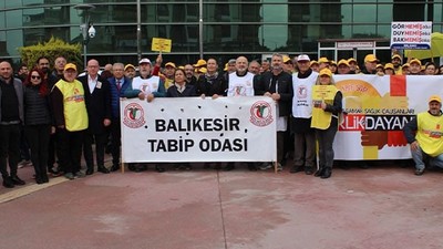 Balıkesir'de Sağlık Çalışanları; "Eziyet Değil Çözüm Bekliyoruz!"