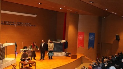 "Bin Yıl" Adlı Tiyatro Oyunu Bandırma’da Sahnelendi