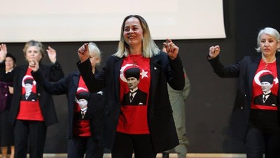 EDREMİT’TE KADINLAR, 5 ARALIK’I HARMANDALI İLE KUTLADI