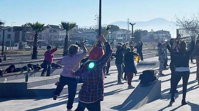 Edremit'te Vileda Sapını Oklavayı Alan Meydana Koştu