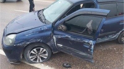 Bandırma'da Kaza! Refüje Çarptı