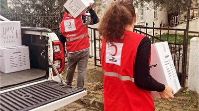 Edremit'te İhtiyaç Sahiplerine Kızılay Desteği
