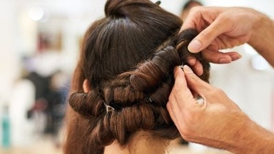 Yılbaşı İçin Şık ve Pratik Saç Modelleri
