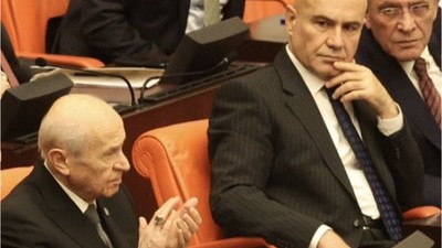 Turhan Çömez'in Devlet Bahçeli'ye Bakışı Gündem Oldu