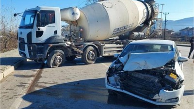 Beton Mikseri ile Otomobil Çarpıştı!