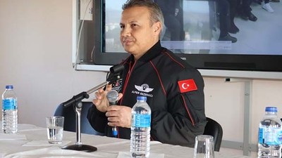 Alper Gezeravcı’dan Bandırma'daki Öğrencilere Sürpriz Ziyaret