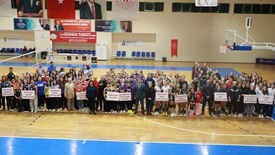 Burhaniye'de Voleybol Turnuvası Start Aldı!