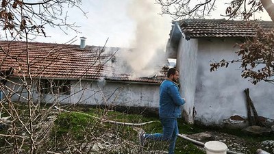 Dursunbey'de Yangında 14 Küçükbaş Hayvan Telef Oldu