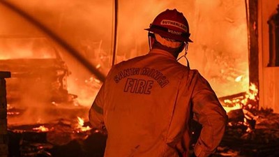 Los Angeles’ta Orman Yangını 2 Bin Ev Kül Oldu 5 Ölü