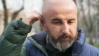 Saç Ekerken Kulak Zarı Delindi
