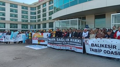 Sağlık Çalışanları Meydanlarda; "Toplumun Sağlığı Tehlikede!"