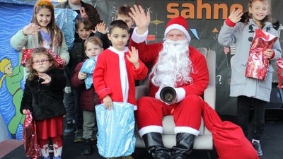 Balıkesir'e Gelen Noel Baba Hediye Dağıttı