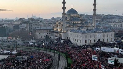 Uygur: "Milyonlarız, Filistin’in Yanındayız!"