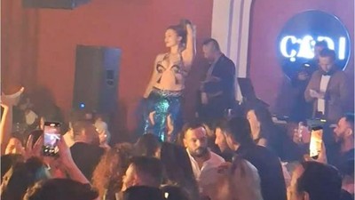 Balıkesir’de Oryantal Şovla Yılbaşı Coşkusu!