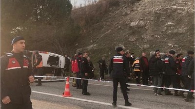 Balıkesir’de Minibüs ile Otomobil Çarpıştı: 2 Ölü, 10 Yaralı