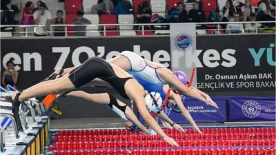 Balıkesir'de Paletli Yüzme Türkiye Şampiyonası Başladı
