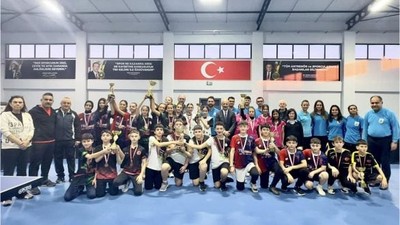 Balıkesir'de Masa Tenisi Yıldızları Ödüllerini Aldı