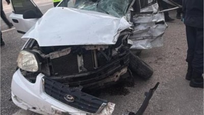 Yolcu Minibüsü ile Otomobil Çarpıştı: 2 Ölü, 18 Yaralı