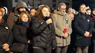 Balıkesir Kent Konseyi Başkanı Özden Her Bir İle Karanfil Bırakıyoruz