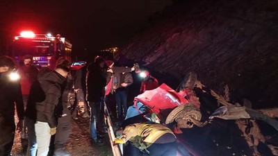 Balıkesir’de Şarampole Uçan Otomobilde 2 Kişi Yaralandı