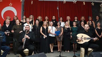 Burhaniye Belediyesi Kadın Korosu İlk Konserini Verdi
