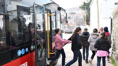 Dursunbey'deki Öğrencilere Büyükşehir'den Ulaşım Desteği