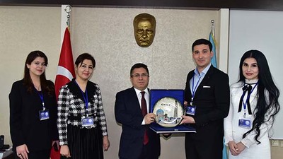 Rektör Oğurlu, Özbek Öğrencilerle Bir Araya Geldi