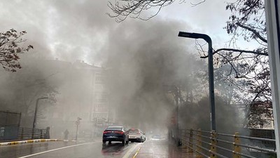 Tren yolunda ısınmak için yakılan ateş yangın çıkardı