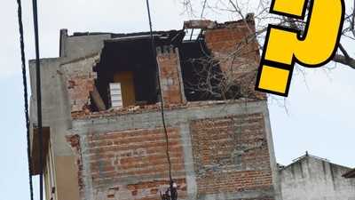 Balıkesir’de Yıkıma 4.Kattan Başlanan Bina