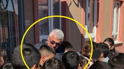 Emekli Öğretmen’e İlginç Veda: ‘’Bir Gün Gitsen…’’