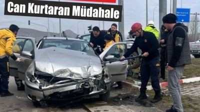 Balıkesir Çevreyolunda Kaza, 4 Kişi Araçta Mahsur Kaldı
