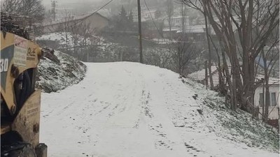 Kepsut’ta Kar Yağışı Başladı Armutlu Beyaza Büründü